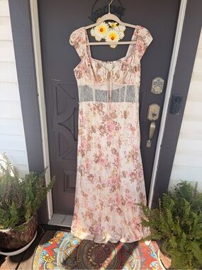 Forever 21 Cream and Pink Floral Lace-Trim Maxi Dress